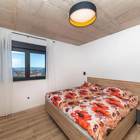 6 Bedroom Stunning In Kastel Luksic Holiday home Kastela