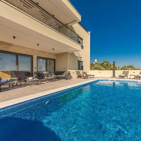 6 Bedroom Stunning In Kastel Luksic Holiday home Kastela