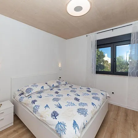 Holiday home 6 Bedroom Stunning In Kastel Luksic